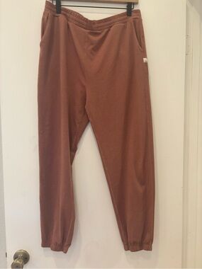 Vuori Boyfriend Jogger Sweat Pant relaxed workout california coastal neutral